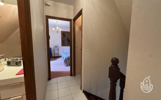 Traditional Detached House To Modernise With Garage And Garden