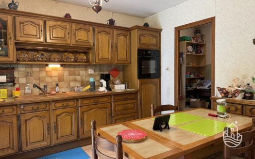 Traditional Detached House To Modernise With Garage And Garden
