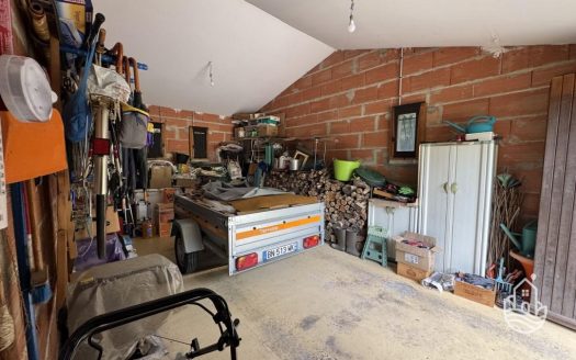 Traditional Detached House To Modernise With Garage And Garden