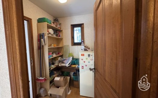 Traditional Detached House To Modernise With Garage And Garden