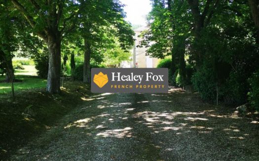 Sole Agency: Stunning property for sale near Jegun, Gers, with two houses (converted barn and Maison de Matre), ponds and outbuildings set in 1ha of beautiful grounds. Just over 1 hour from Toulouse