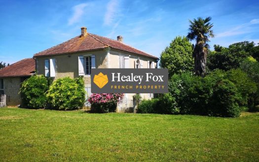 Sole Agency: Stunning property for sale near Jegun, Gers, with two houses (converted barn and Maison de Matre), ponds and outbuildings set in 1ha of beautiful grounds. Just over 1 hour from Toulouse