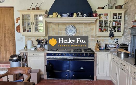Sole Agency: Stunning property for sale near Jegun, Gers, with two houses (converted barn and Maison de Matre), ponds and outbuildings set in 1ha of beautiful grounds. Just over 1 hour from Toulouse