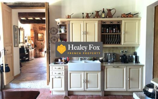 Sole Agency: Stunning property for sale near Jegun, Gers, with two houses (converted barn and Maison de Matre), ponds and outbuildings set in 1ha of beautiful grounds. Just over 1 hour from Toulouse