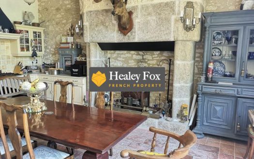 Sole Agency: Stunning property for sale near Jegun, Gers, with two houses (converted barn and Maison de Matre), ponds and outbuildings set in 1ha of beautiful grounds. Just over 1 hour from Toulouse