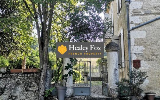Sole Agency: Stunning property for sale near Jegun, Gers, with two houses (converted barn and Maison de Matre), ponds and outbuildings set in 1ha of beautiful grounds. Just over 1 hour from Toulouse