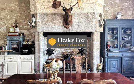 Sole Agency: Stunning property for sale near Jegun, Gers, with two houses (converted barn and Maison de Matre), ponds and outbuildings set in 1ha of beautiful grounds. Just over 1 hour from Toulouse
