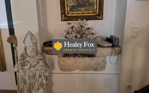 Sole Agency: Stunning property for sale near Jegun, Gers, with two houses (converted barn and Maison de Matre), ponds and outbuildings set in 1ha of beautiful grounds. Just over 1 hour from Toulouse
