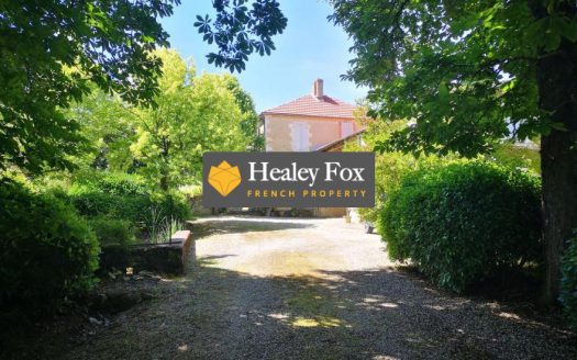 Sole Agency: Stunning property for sale near Jegun, Gers, with two houses (converted barn and Maison de Matre), ponds and outbuildings set in 1ha of beautiful grounds. Just over 1 hour from Toulouse