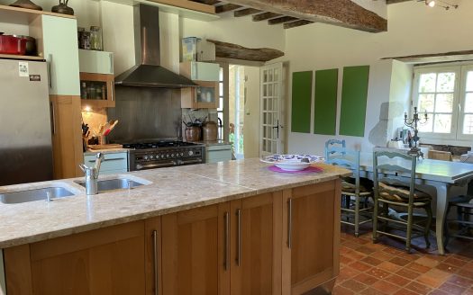 **Characterful Traditional Stone House With Courtyard And Outbuilding