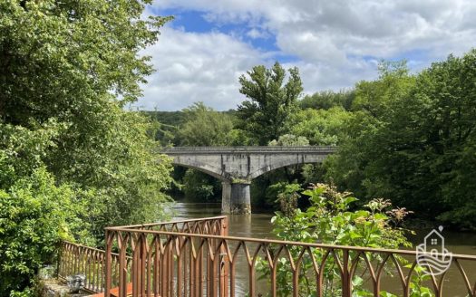 **Beautifully Renovated Stone Property With Barn And Swimming Pool – Montignac-Lascaux