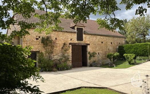 **Beautifully Renovated Stone Property With Barn And Swimming Pool – Montignac-Lascaux
