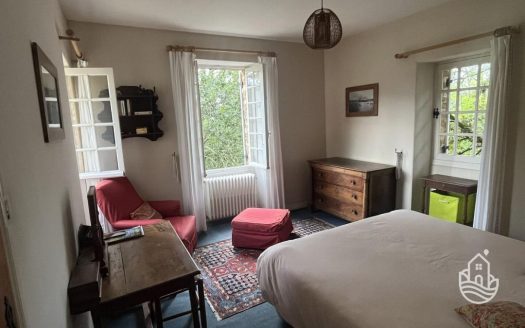 Characterful Stone House With Gite And Swimming Pool In A Quiet Setting – Saint-Cyprien