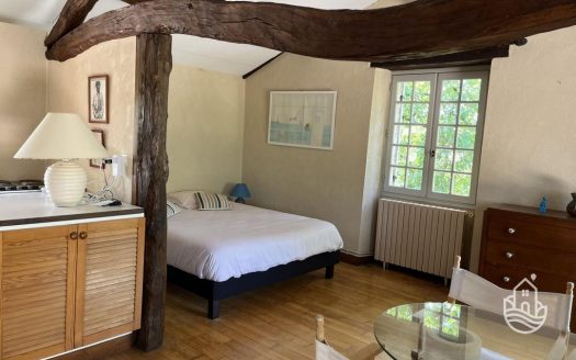 Characterful Stone House With Gite And Swimming Pool In A Quiet Setting – Saint-Cyprien