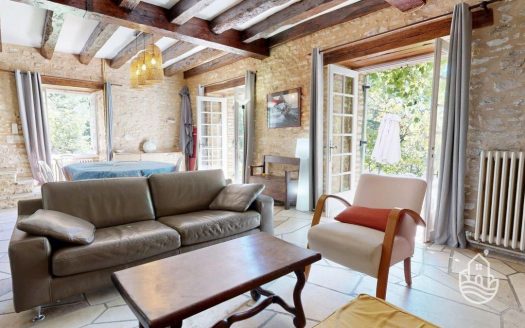 Characterful Stone House With Gite And Swimming Pool In A Quiet Setting – Saint-Cyprien