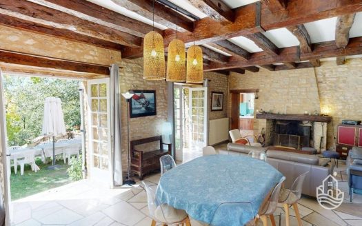 Characterful Stone House With Gite And Swimming Pool In A Quiet Setting – Saint-Cyprien