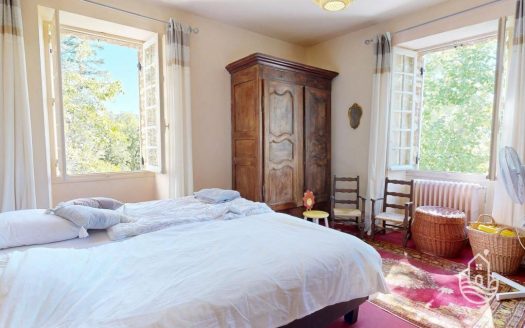 Characterful Stone House With Gite And Swimming Pool In A Quiet Setting – Saint-Cyprien