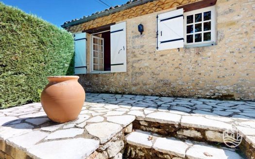Characterful Stone House With Gite And Swimming Pool In A Quiet Setting – Saint-Cyprien