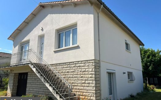 4 Bed Townhouse With Enclosed Garden In Quiet Central Ruffec