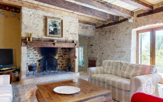 **Spacious Stone House With Swimming Pool And Former Tobacco Drying Barn – Le Buisson-De-Cadouin