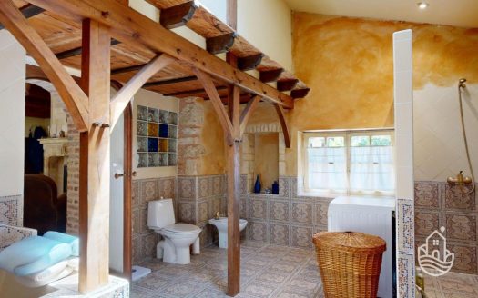 **Spacious Stone House With Swimming Pool And Former Tobacco Drying Barn – Le Buisson-De-Cadouin