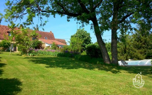 **Spacious Stone House With Swimming Pool And Former Tobacco Drying Barn – Le Buisson-De-Cadouin
