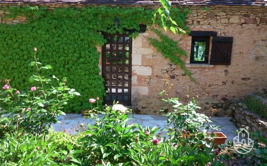 **Spacious Stone House With Swimming Pool And Former Tobacco Drying Barn – Le Buisson-De-Cadouin