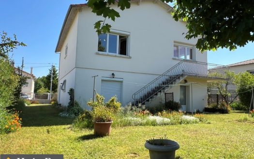 4 Bed Townhouse With Enclosed Garden In Quiet Central Ruffec