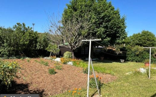 4 Bed Townhouse With Enclosed Garden In Quiet Central Ruffec
