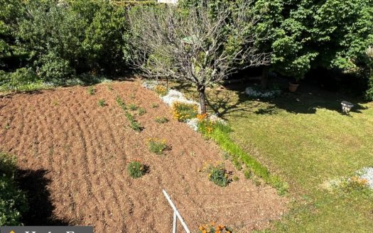 4 Bed Townhouse With Enclosed Garden In Quiet Central Ruffec