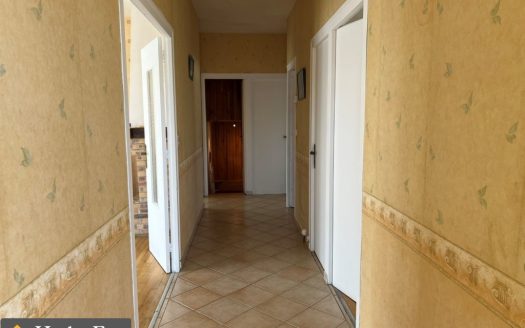 4 Bed Townhouse With Enclosed Garden In Quiet Central Ruffec