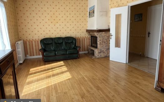 4 Bed Townhouse With Enclosed Garden In Quiet Central Ruffec