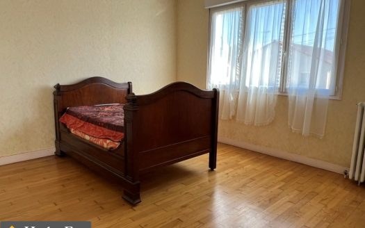 4 Bed Townhouse With Enclosed Garden In Quiet Central Ruffec