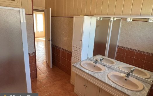 4 Bed Townhouse With Enclosed Garden In Quiet Central Ruffec