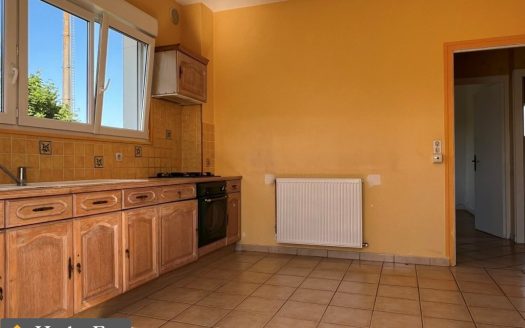 4 Bed Townhouse With Enclosed Garden In Quiet Central Ruffec