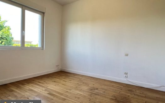 4 Bed Townhouse With Enclosed Garden In Quiet Central Ruffec