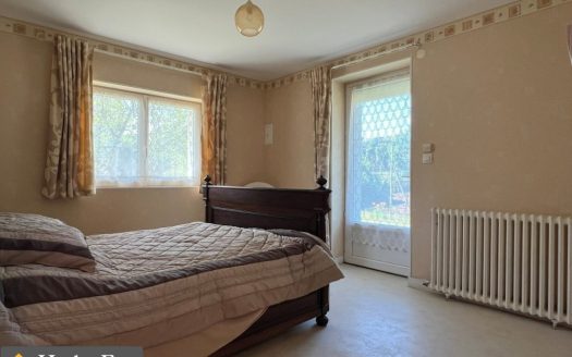 4 Bed Townhouse With Enclosed Garden In Quiet Central Ruffec