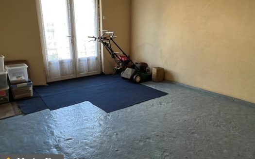 4 Bed Townhouse With Enclosed Garden In Quiet Central Ruffec