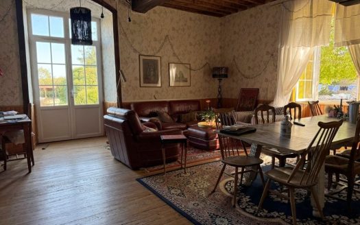 A Magnificent Logis With Great Potential And Habitable Property