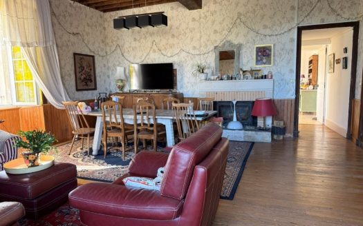 A Magnificent Logis With Great Potential And Habitable Property