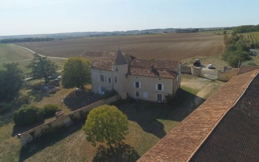 A Magnificent Logis With Great Potential And Habitable Property