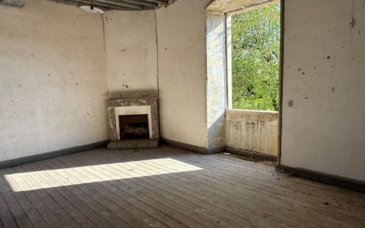 A Magnificent Logis With Great Potential And Habitable Property