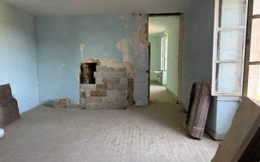 A Magnificent Logis With Great Potential And Habitable Property