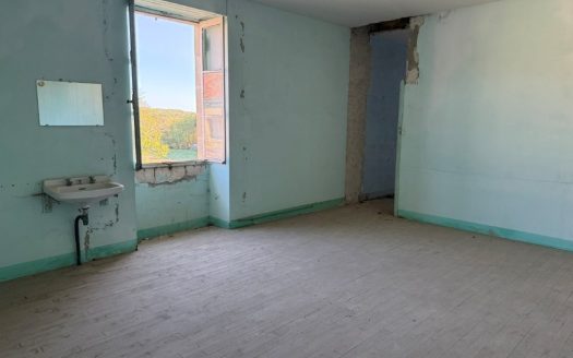 A Magnificent Logis With Great Potential And Habitable Property