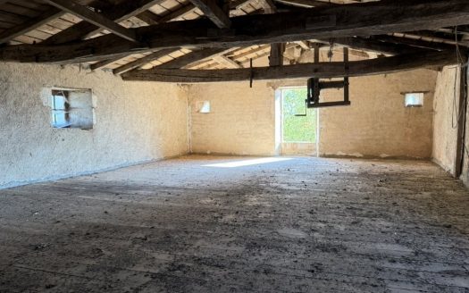A Magnificent Logis With Great Potential And Habitable Property