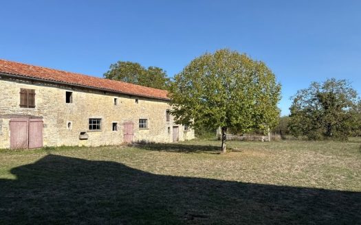 A Magnificent Logis With Great Potential And Habitable Property