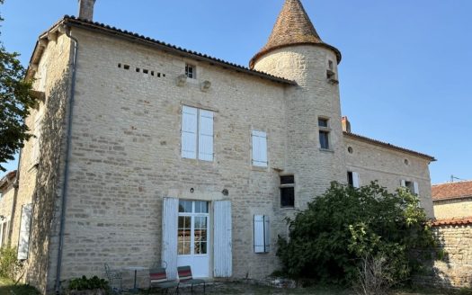 A Magnificent Logis With Great Potential And Habitable Property