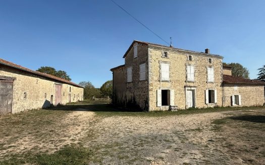 A Magnificent Logis With Great Potential And Habitable Property