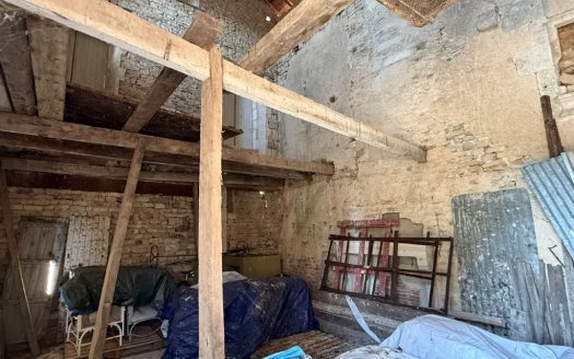 A Magnificent Logis With Great Potential And Habitable Property