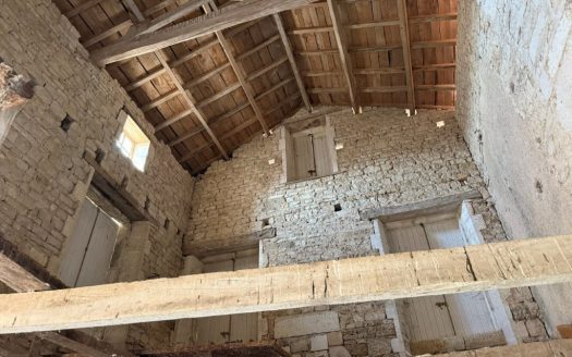 A Magnificent Logis With Great Potential And Habitable Property